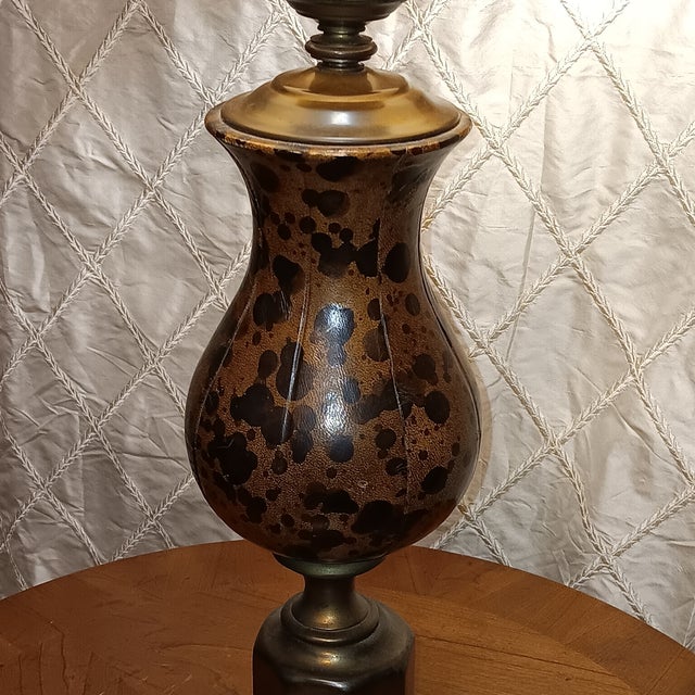 Hollywood Regency Vintage Leopard Print Hollywood Regency Leather and Brass Table Lamp For Sale - Image 3 of 18