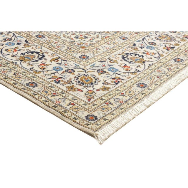 Middle Eastern Rug in Pure Wool For Sale - Image 5 of 11