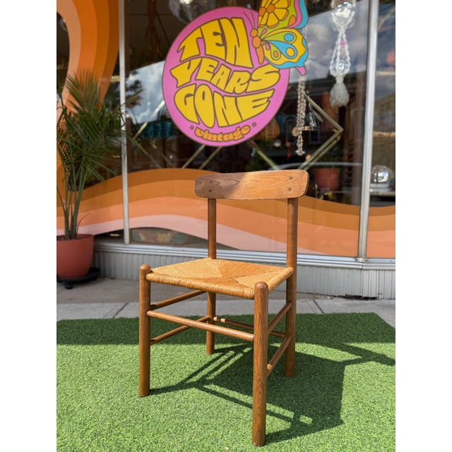 The J39 "People’s Chair" is an iconic 1947 Danish functionalist dining chair designed by Børge Mogensen for the Danish...