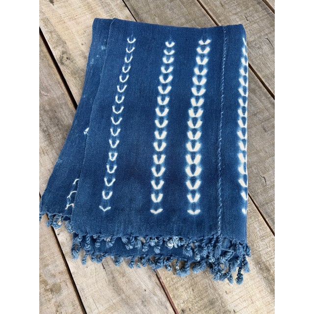 Vintage African Indigo Denim Shibori Mudcloth 56” L X 41” W Textile | No. 162 For Sale In Los Angeles - Image 6 of 6