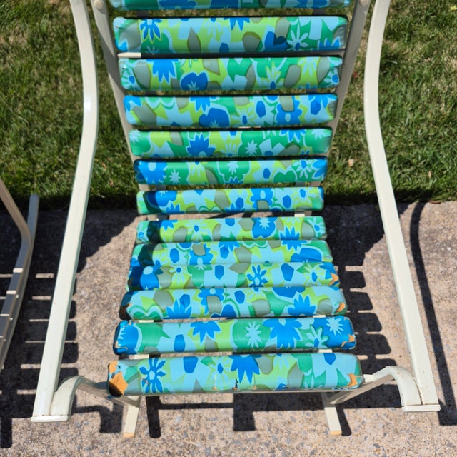 Mid-Century Modern 1960s Samsonite Aluminum Rocking Chair With Original Retro Floral Vinyl - Fair Condition For Sale - Image 3 of 9