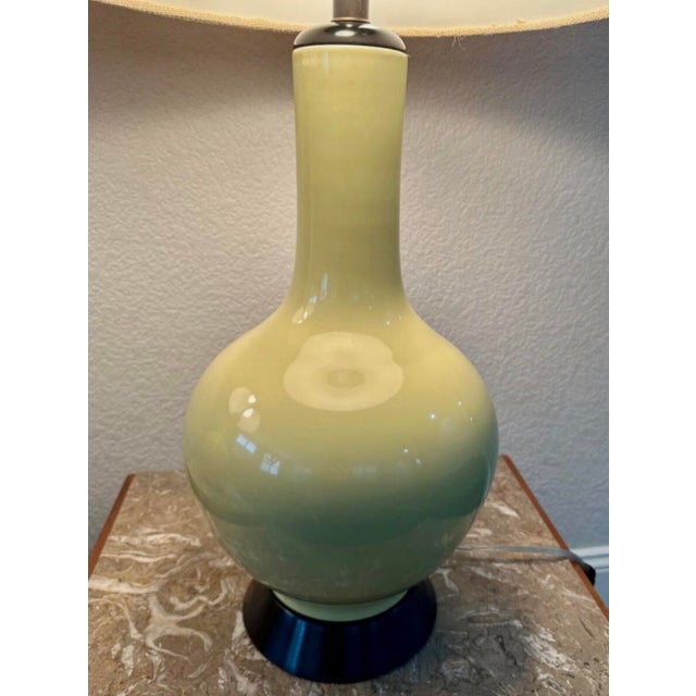 1940s Pair of MCM Designer Richard Lindley Melrose Place Celadon Porcelain Table Lamps For Sale In San Diego - Image 6 of 13