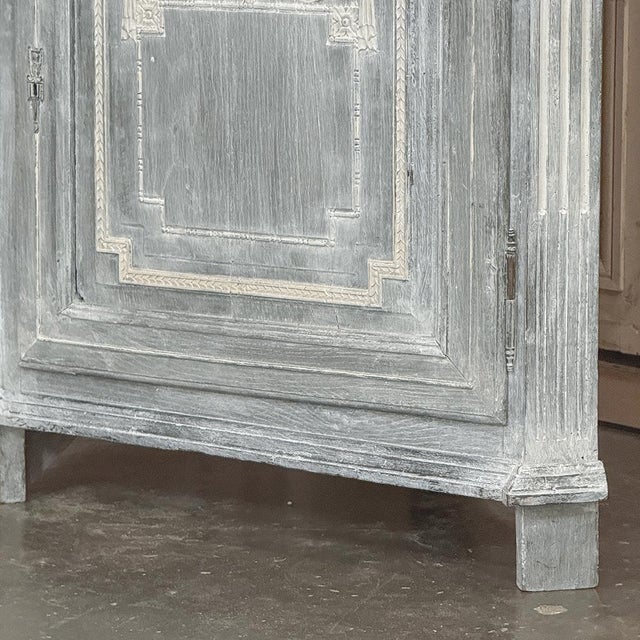 18th Century French Neoclassical Painted Corner Vitrine ~ Curio Cabinet For Sale - Image 12 of 17