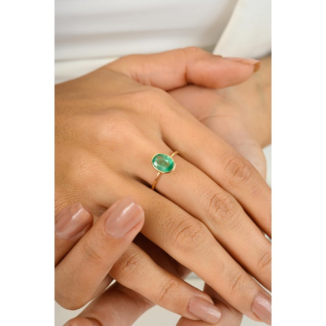 1 Carat Zambian Emerald Solitaire Unisex Ring in 14k Yellow Gold Size 7 For Sale - Image 4 of 11