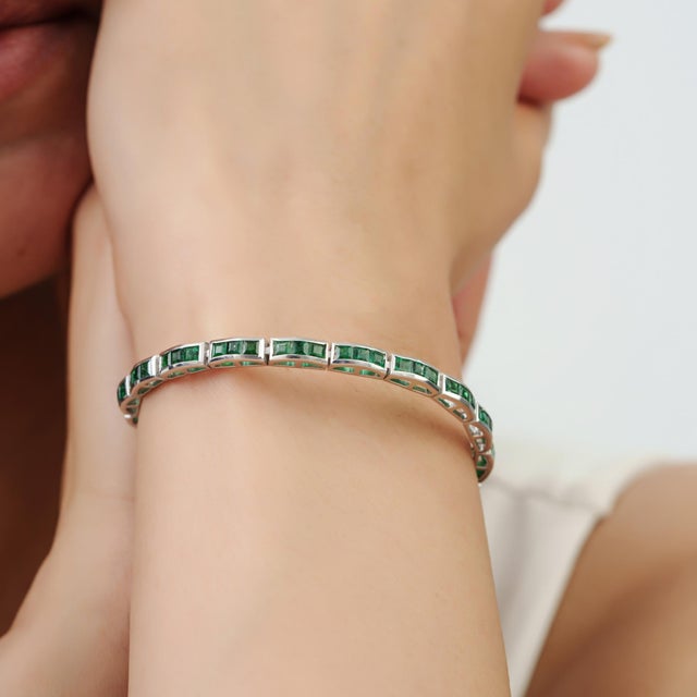 Art Deco 5.74 Ct Natural Emerald Channel-Set Tennis Bracelet - New Year Gift For Sale - Image 6 of 13