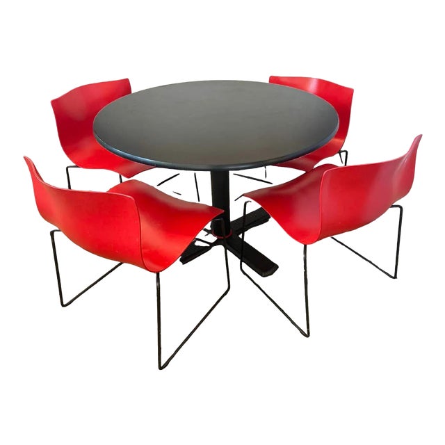 1980s Handkerchief Chairs With Matching Table by Massimo & Lella Vignelli for Knoll International - 5pcs For Sale