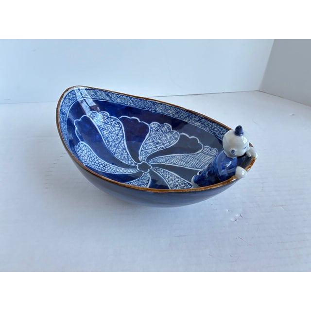 Early 20th Century Vintage Chinese Man Blue White Porcelain Chinoiserie Oval Bowl For Sale - Image 5 of 13
