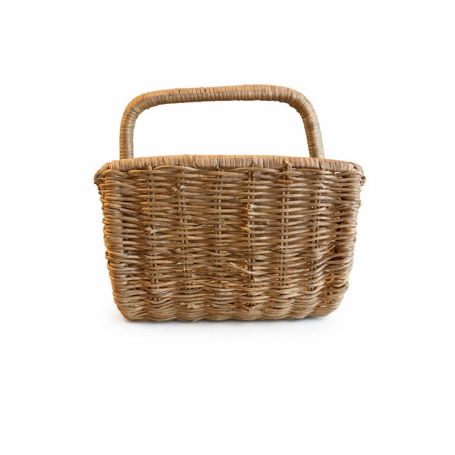 Vintage Mid-Century Americana Rustic Farmhouse Wicker Gathering Basket – Handwoven Organic Storage – 11.5” W For Sale - Image 4 of 7
