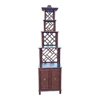 20th Century Chinese Chippendale Pagoda-Style Rattan Bookcase Étagère Cabinet For Sale