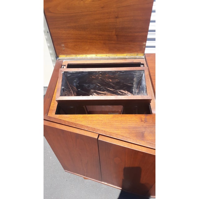 Mid Century Teak Stereo Media Turntable Cabinet Sideboard Console For Sale - Image 4 of 16