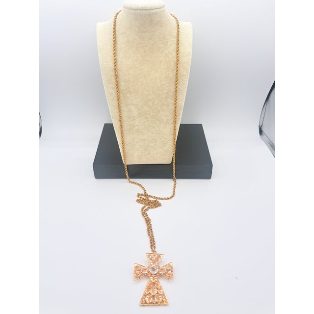 1960s Signed Schreiner New York Cross Pendant Brooch Clear Crystal With Original Chain For Sale - Image 4 of 15