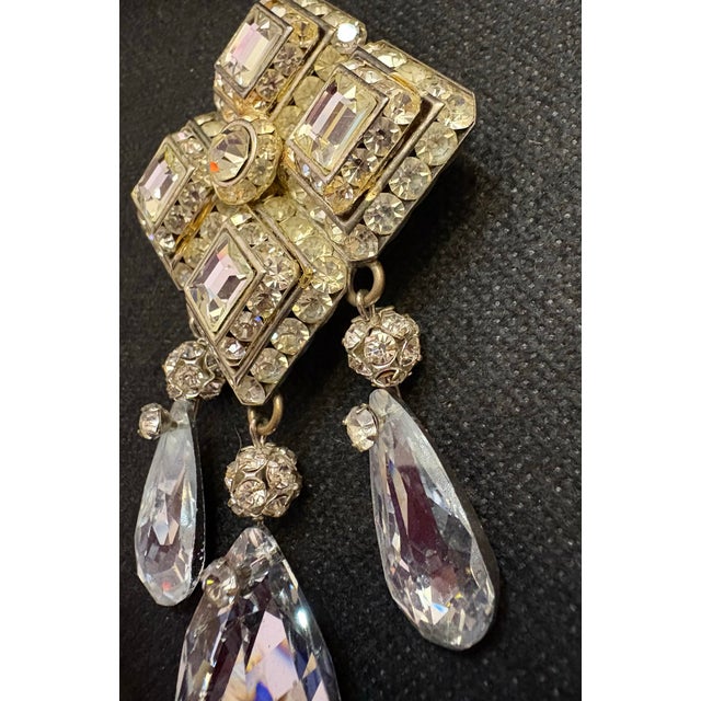 Glass Mid 20th Century Art Deco-Style Rhinestone Rhombus Statement Brooch Pin With a Silver-Tone Finish For Sale - Image 7 of 10