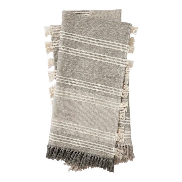 Amber Lewis x Loloi Cardiff Grey / Ivory 4'-2" x 5' Throw For Sale