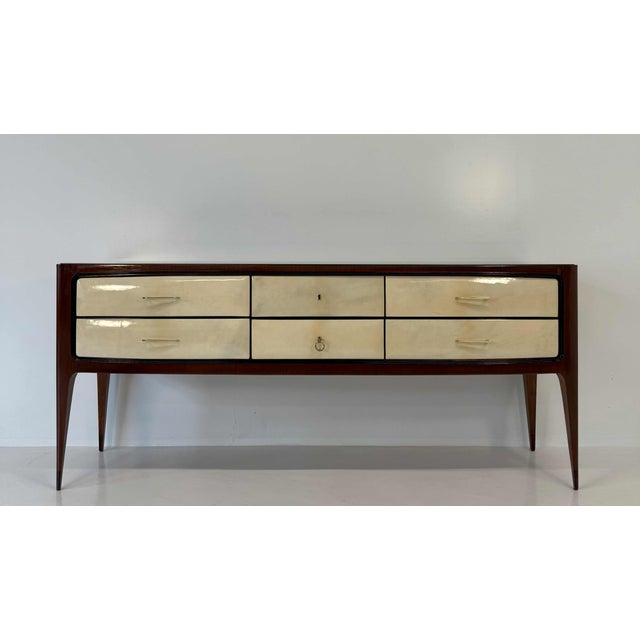 This dresser from the 1950s, attributed to Paolo Buffa, was made in Italy in walnut with fronts of the drawers in fine...