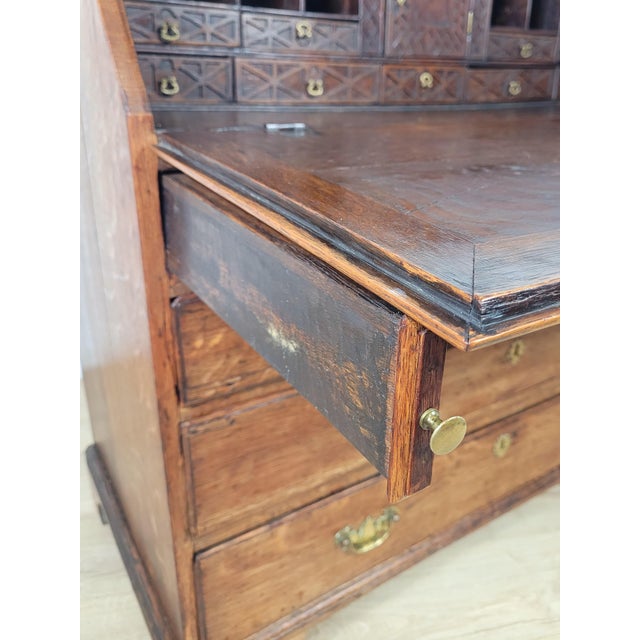 George III Desk in Oak, 1780 For Sale - Image 11 of 18