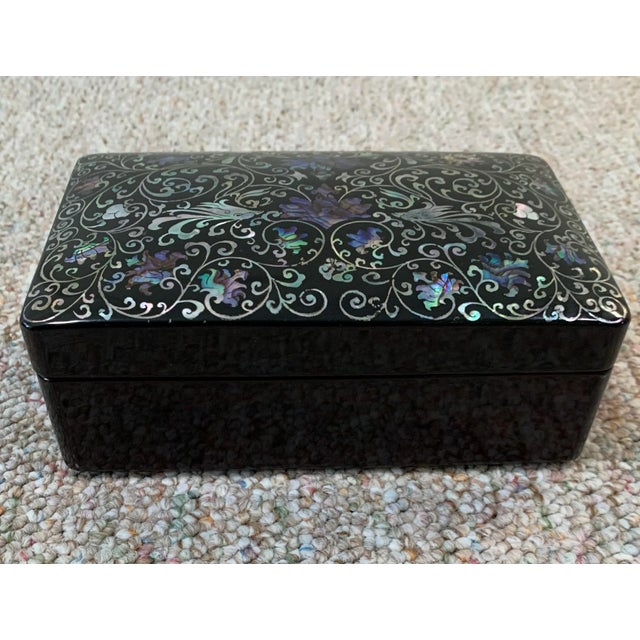 Late 20th Century Vintage Decorative Korean Lacquered Box For Sale In Los Angeles - Image 6 of 8