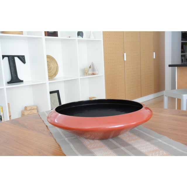 The Shallow Bowl's distinctive lip contour plays well with its shallow profile. A rich color saturation adds to its...