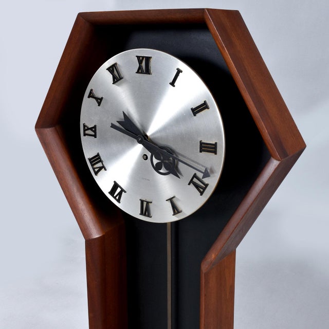 Arthur Umanoff for Howard Miller Model 557 Serviced Meridian Wall Clock For Sale - Image 12 of 13