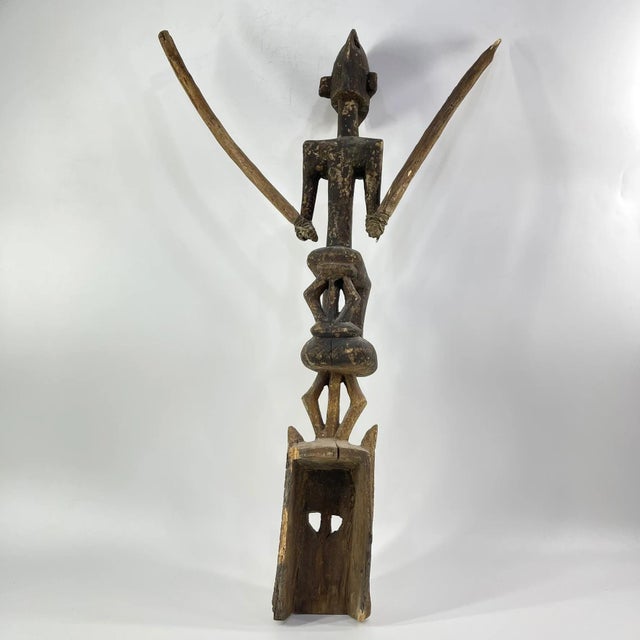Early history is informed by oral traditions, which claim that the Dogon originated from the west bank of the Niger River...