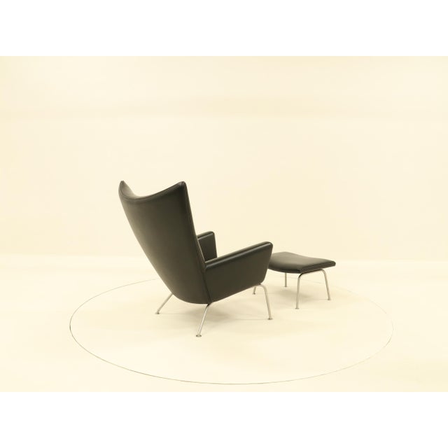 Set of Wing Chair with Ottoman by Hans Wegner for Carl Hansen & Søn, 1990s, Set of 2 For Sale - Image 6 of 18