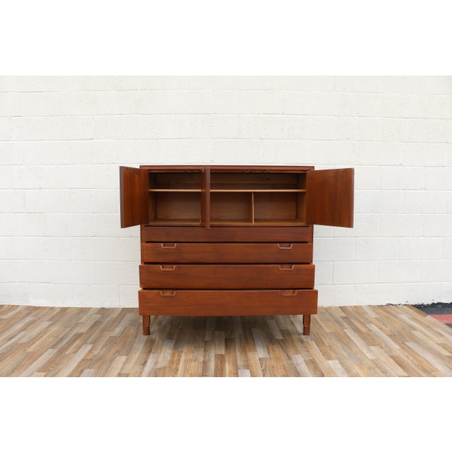 John Stuart for Mt. Airy “Janus Collection” Mid-Century Walnut Highboy Dresser, C. 1970s For Sale - Image 9 of 18