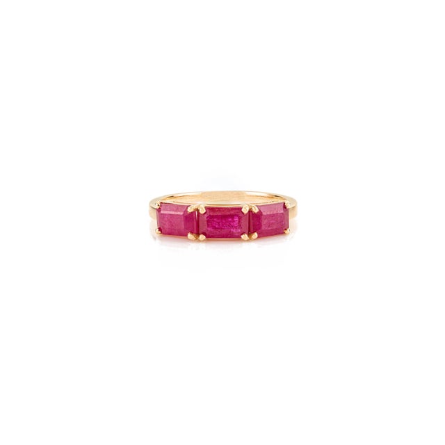 Contemporary 2.14 Carat Natural Ruby Three-Stone Band Ring for Her in 14k Solid Gold Size 6 For Sale - Image 3 of 14
