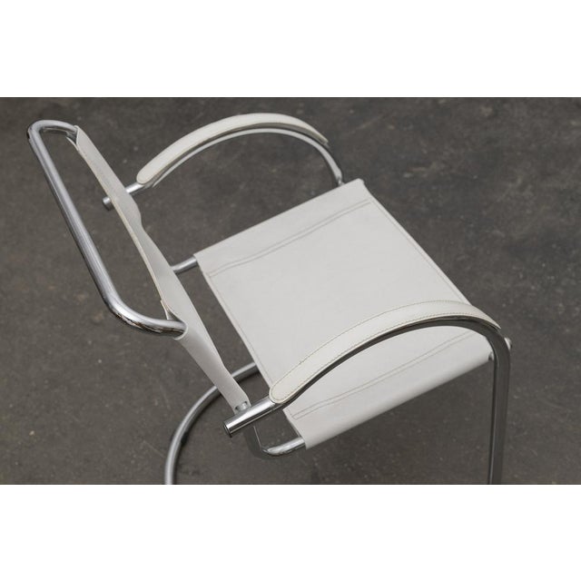 Bauhaus White Leather and Chrome Cantilever Chair, Italy, 1970s For Sale - Image 4 of 6