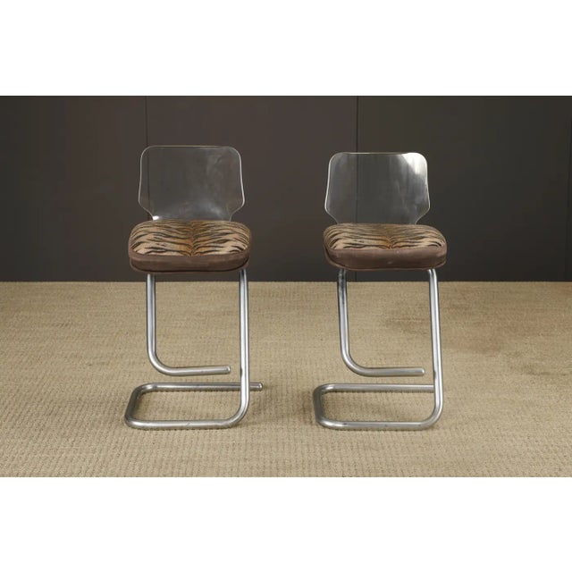 1970s Pair of Lucite and Chrome Barstools by Luigi Bardini for Miniforms Italy, 1970s For Sale - Image 5 of 18