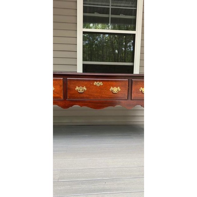 Mid 20th Century Vintage Kindel Mahogany Queen Anne 3-Drawer Sideboard W/Keys For Sale - Image 5 of 18