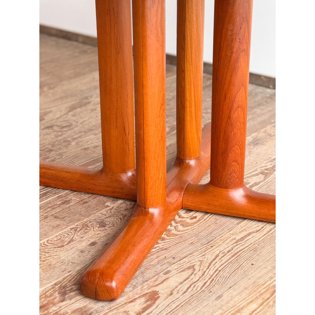 Sculptural Round Extendable Dining Table from Dyrlund For Sale - Image 9 of 18