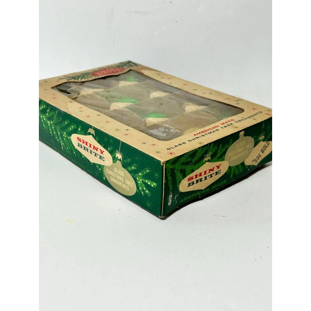 Vintage Shiny Brite Green and Gold Glass Christmas Ornaments – Set of 12 in Original Box For Sale - Image 4 of 12