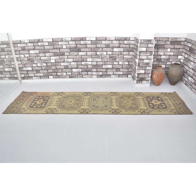 1960s Neutral Hallway Decor Long Turkish Rug For Sale - Image 11 of 11