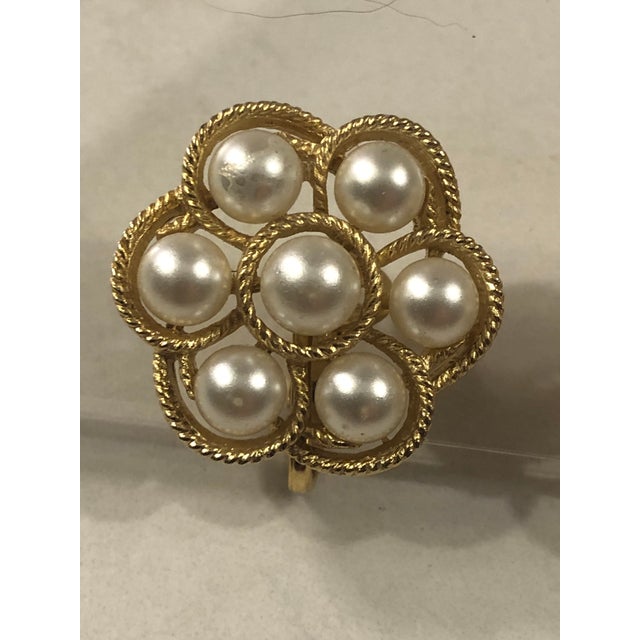 White 1950s Crown Trifari Pearl Cluster Clip on Earrings, Pair For Sale - Image 8 of 9