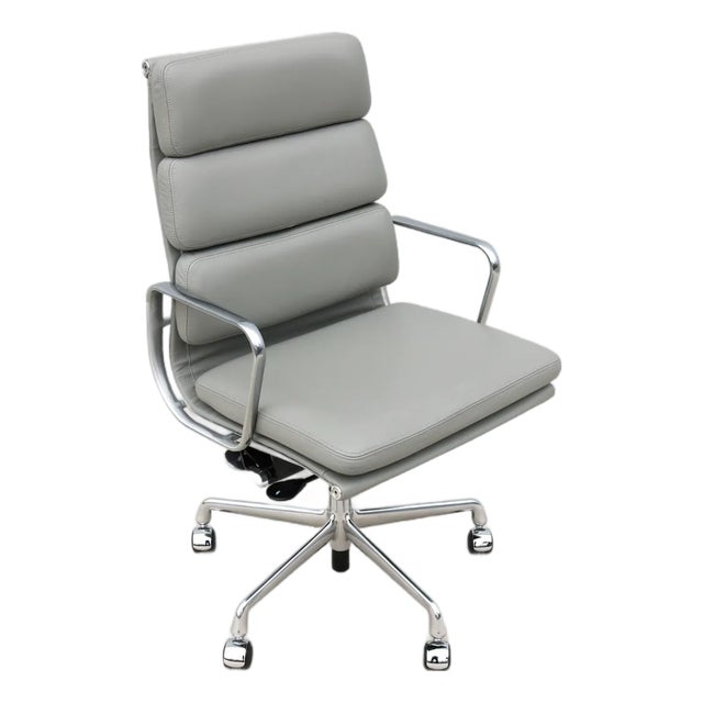 Mid-Century Modern Herman Miller Eames Soft Pad Executive Chair in Gray Leather For Sale