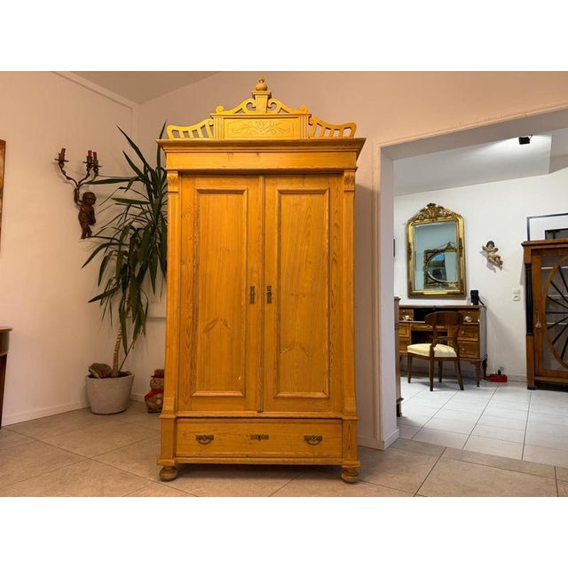 Original Gründerzeit (late 19th-century) farmhouse wardrobe, natural wood, with crown. Dimensions: Height x Width x Depth...