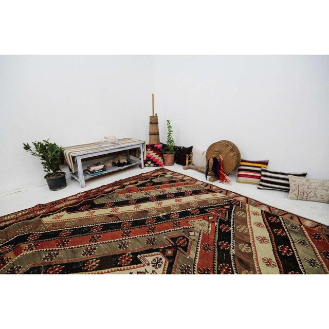 Vintage Turkish Kilim Rug- 9′10″ × 13′5″ For Sale In Los Angeles - Image 6 of 7