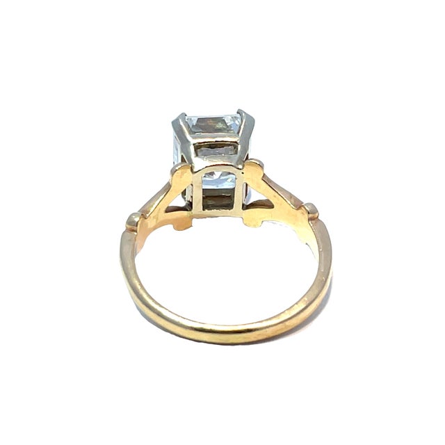Early 21st Century 14k Yellow Gold Emerald Center Zircon Stone Ring, Size 5.75 For Sale - Image 5 of 6