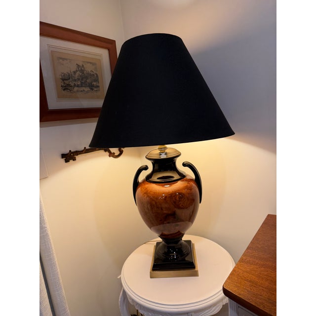 1990s Vintage Frederick Cooper Chicago Faux Burl Urn Table Lamp – Black & Brass For Sale - Image 5 of 12