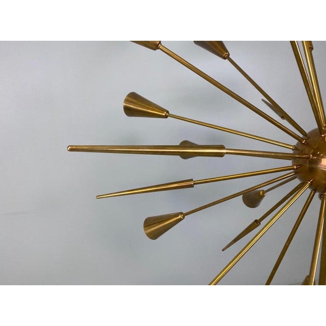 Italian design chandelier "Sputnik" with 32 arms and 24 lights, entirely in brass, dating back to the 1970s. Up to 250V...
