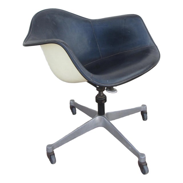 Mid 20th Century Eames Herman Miller Dat 1 Fiberglas Shell
