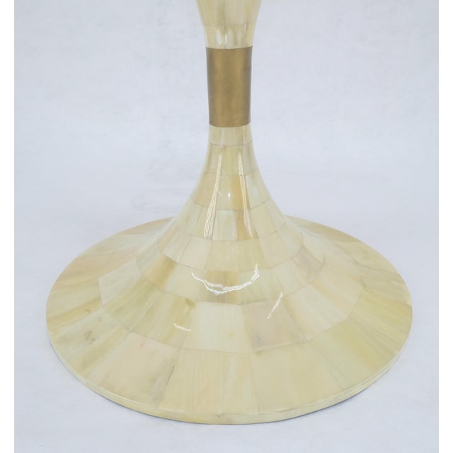 Mid-Century Modern 18" Round top Mother Of Pearl Veneer Tulip Base Side End Table Stand MINT For Sale - Image 3 of 6