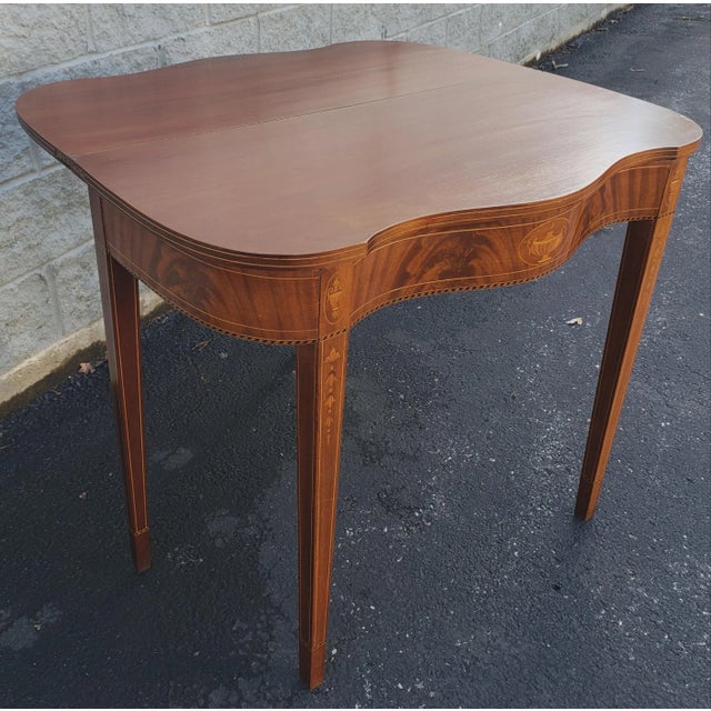 1920s 1920s Federal Style Satinwood Inlaid Flame Mahogany Serpentine Card Table For Sale - Image 5 of 10