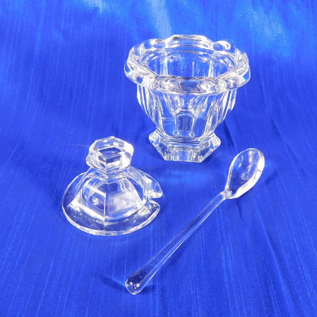 Traditional Baccarat Cut Crystal Mustard Pot With Spoon in Bretagne For Sale - Image 3 of 5