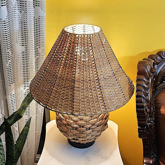 Vintage Natural Rattan Woven Table Lamp With Matching Basket Weave Shade For Sale - Image 17 of 18