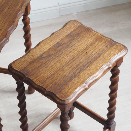 1920s Antique Baroque Style Nesting Tables with Turned Legs, 1920, Set of 3 For Sale - Image 5 of 11