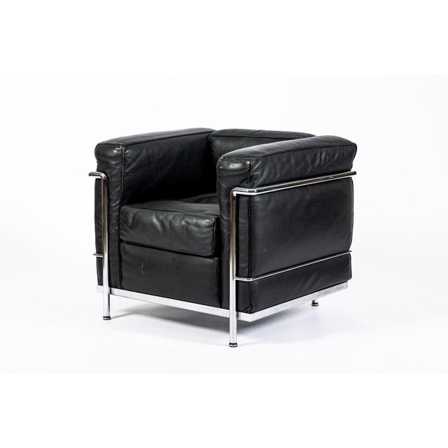 Mid-Century Modern Authentic Cassina Lc2 Black Leather Petit Lounge Chair by Le Corbusier, 4x Avail For Sale - Image 3 of 17