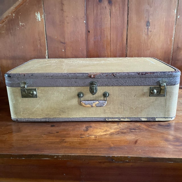 1940s Viintage Suitcase Brown Woven Tweed and Leather Trim For Sale - Image 5 of 10