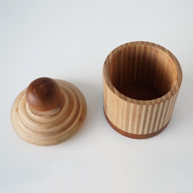 Wood Late 20th Century Marquetry Hand Turned Striped Round Box For Sale - Image 7 of 11