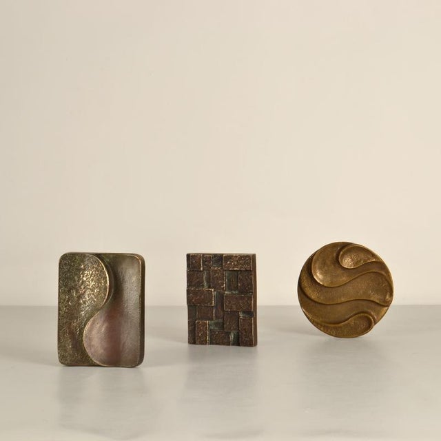 Metal Round Push and Pull Door Handle in Bronze with Curvaceous Relief, 1970s For Sale - Image 7 of 13