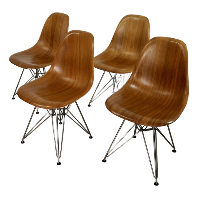 Set of 4 Authentic Herman Miller Eames Walnut Dining Chairs For Sale